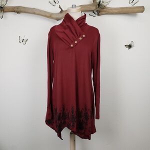 Sese code tunic with button neck